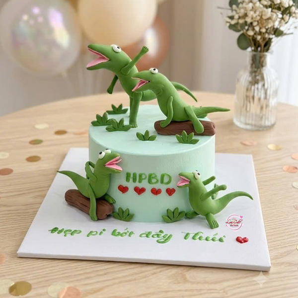 Bánh kem thằn lằn hài hước màu xanh mint với tạo hình 3D sinh động và trang trí vui nhộn